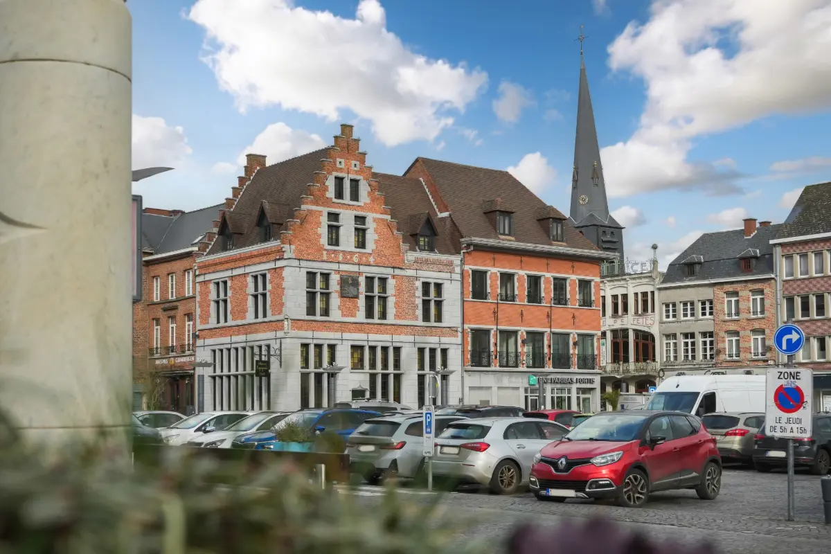 Handelszaak te  koop in Aat 7800 2200000.00€  slaapkamers 550.00m² - Zoekertje 666275
