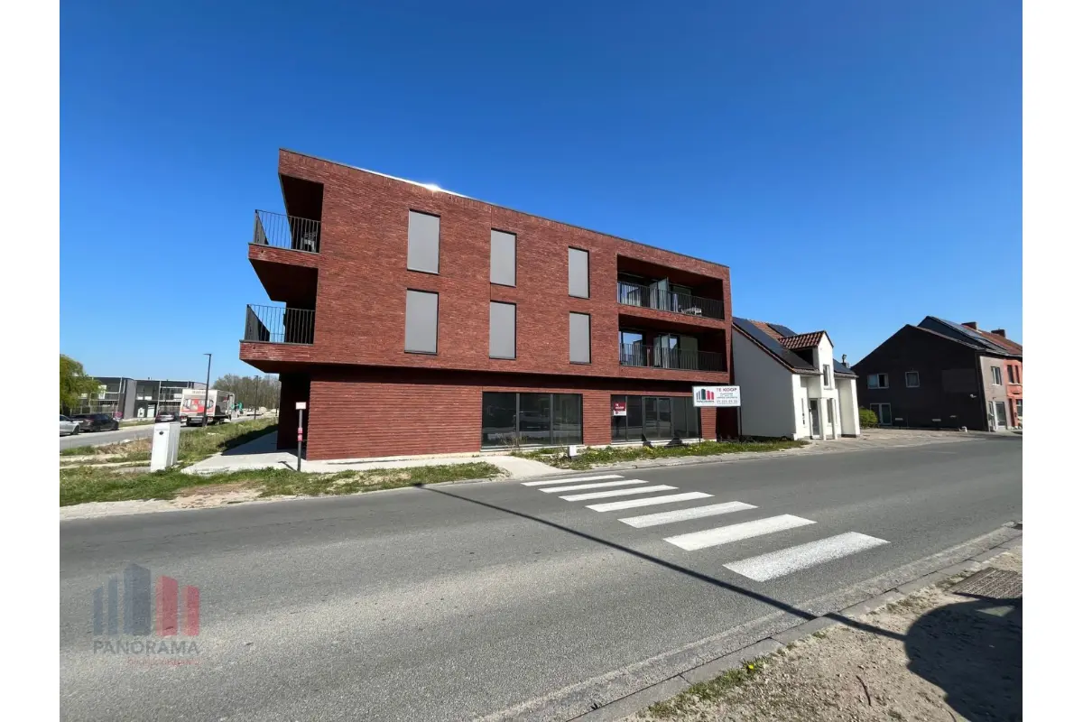 Handelszaak te  koop in Drongen 9031 378618.00€  slaapkamers 139.00m² - Zoekertje 665637