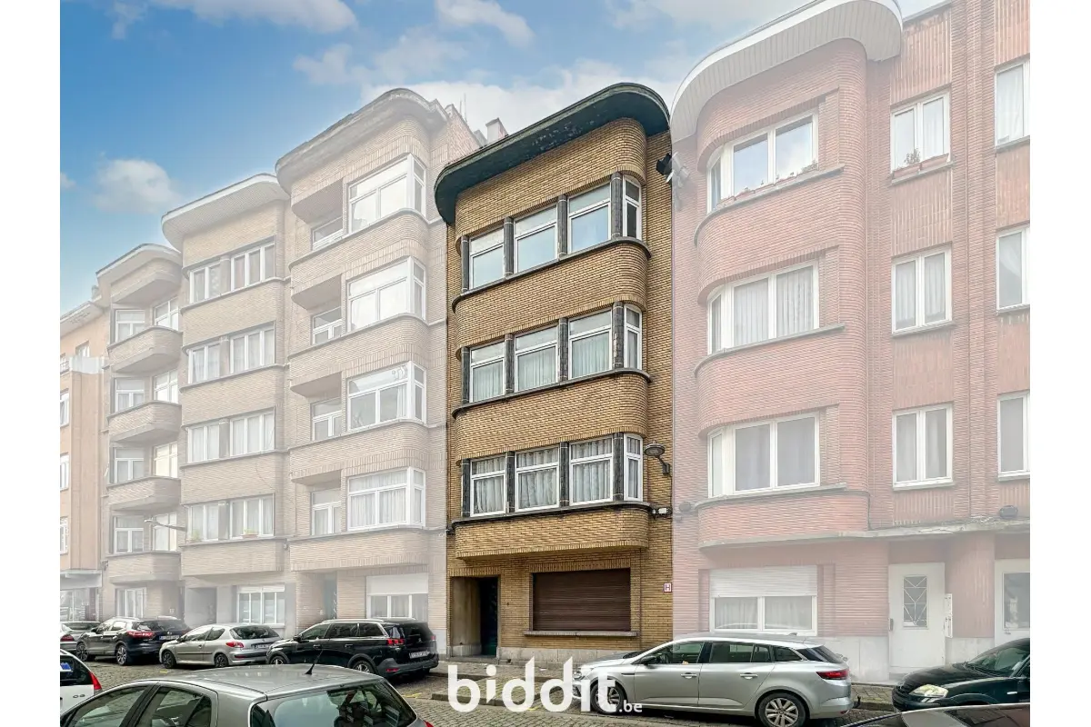 Appartementsgebouw te  koop in Sint-Jans-Molenbeek 1080 289000.00€ 7 slaapkamers m² - Zoekertje 667627