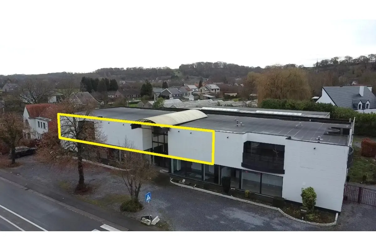 Handelszaak te  huur in Bassenge 4690 3000.00€  slaapkamers 395.00m² - Zoekertje 666473