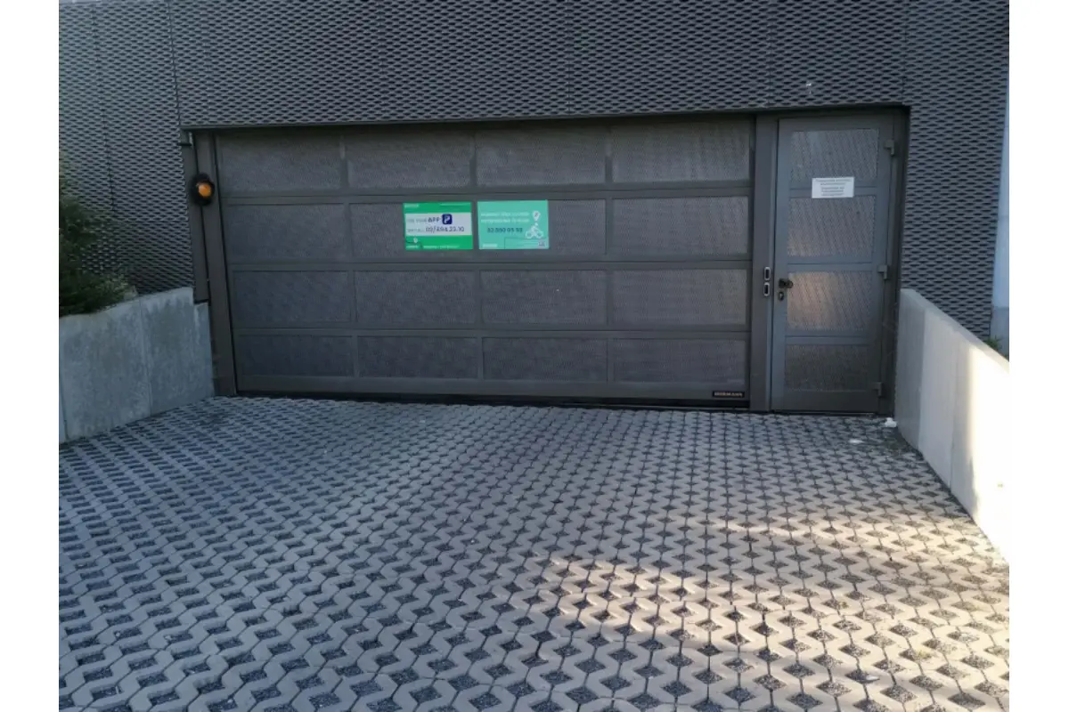 Parking à louer à Berchem-Sainte-Agathe 1082 109.00€  chambres m² - annonce 666760