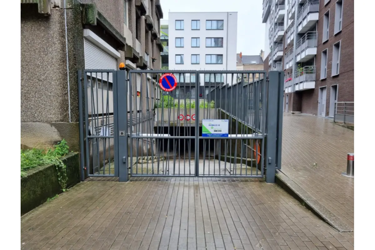 Parking à louer à Bruxelles 1000 135.00€  chambres m² - annonce 666731