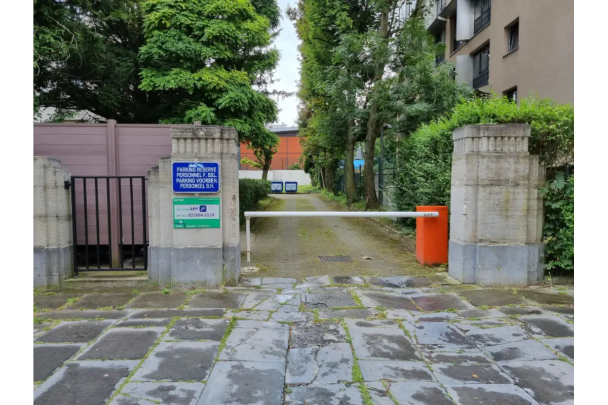 Parking à louer à Bruxelles 1000 115.00€  chambres m² - annonce 666728