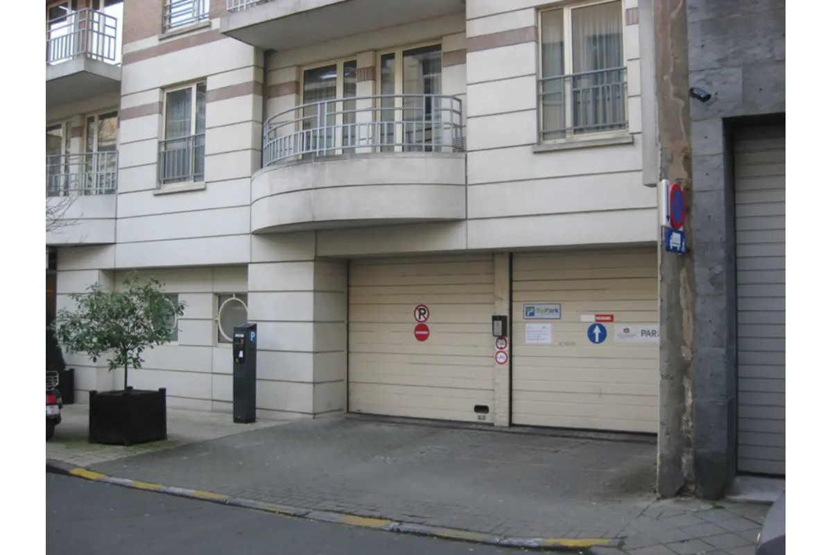 Parking à louer à Ixelles 1050 165.00€  chambres m² - annonce 666517