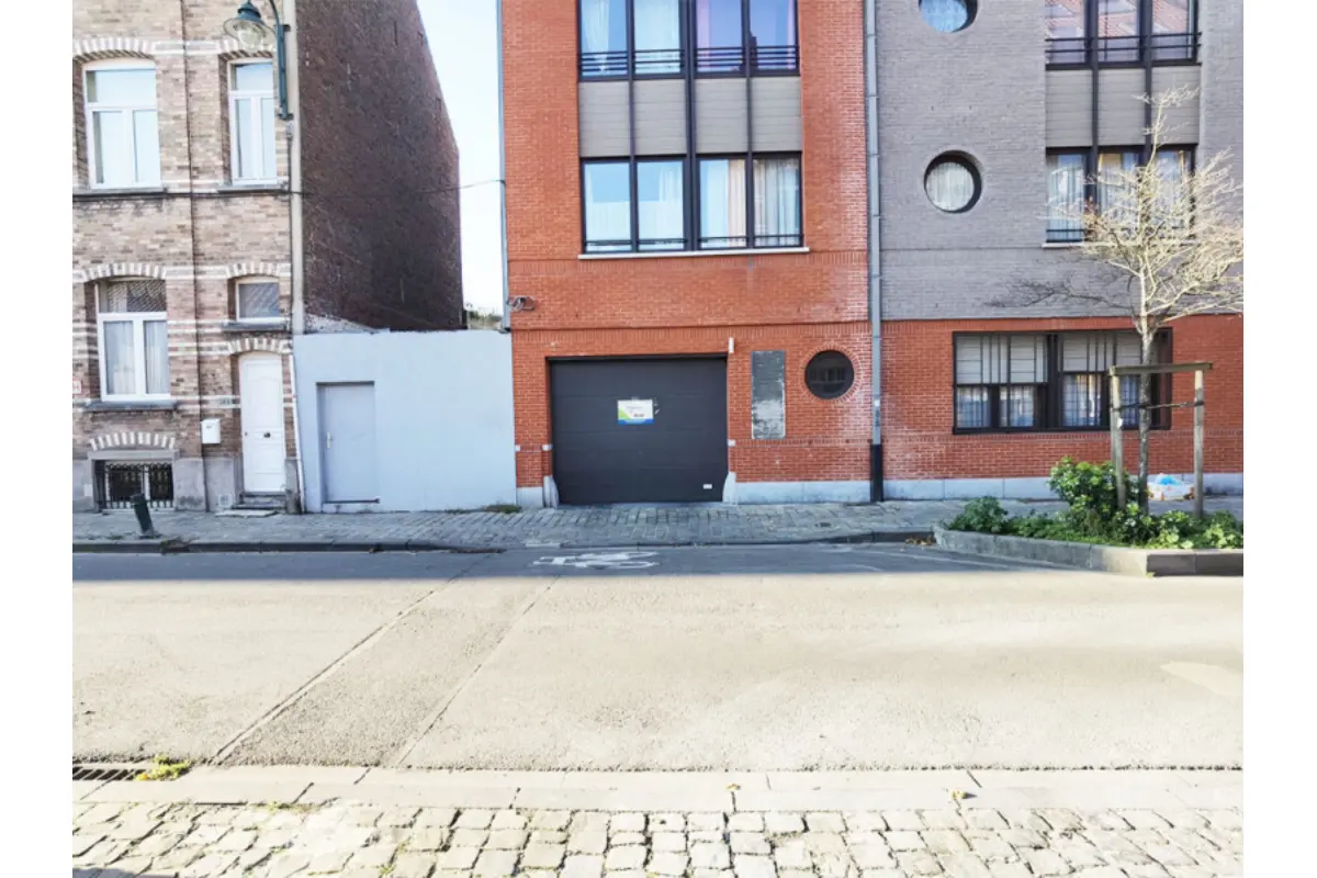 Parking te  huur in Vorst 1190 129.00€  slaapkamers m² - Zoekertje 666689