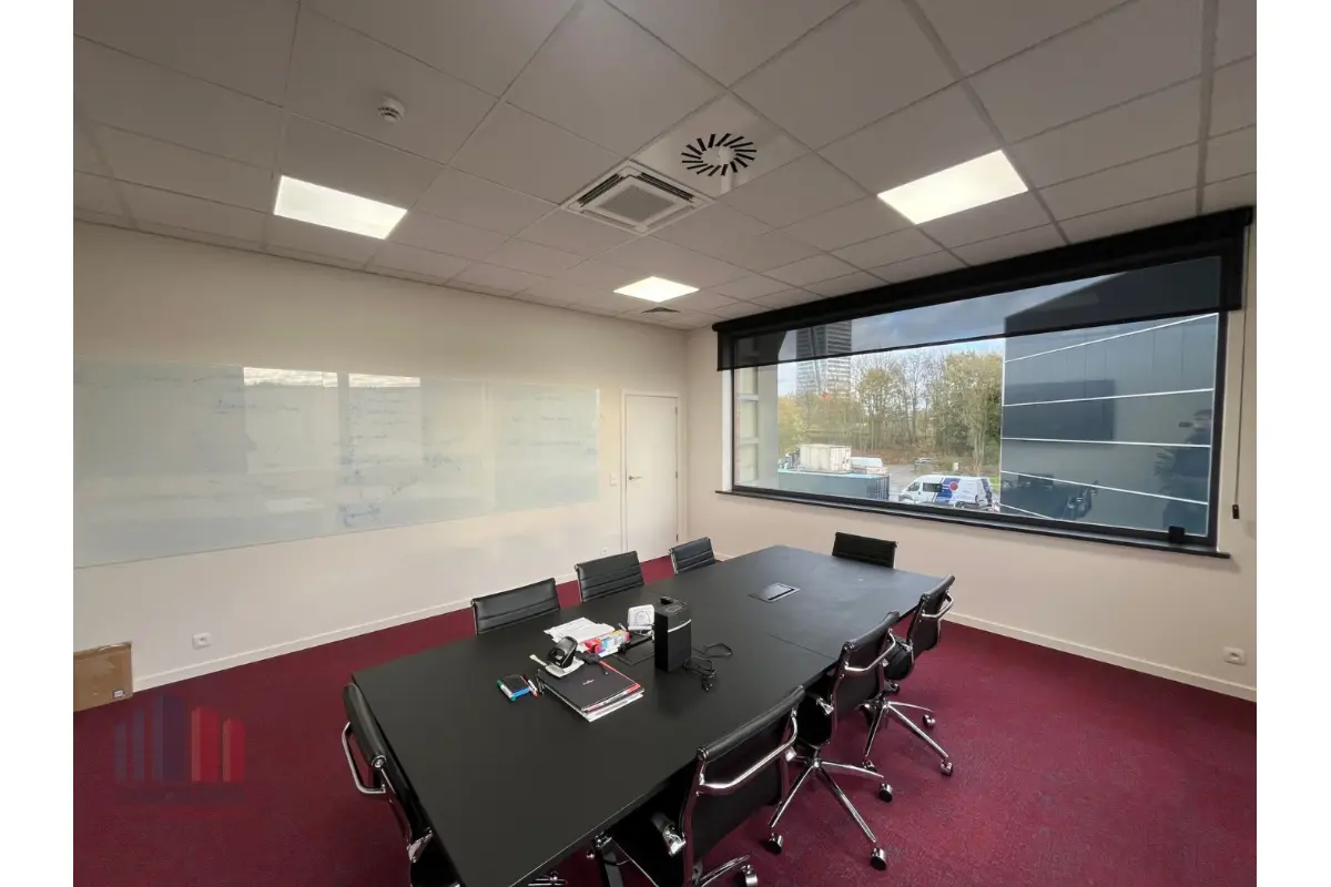 Handelszaak te  huur in Sint-Denijs-Westrem 9051 3229.00€  slaapkamers 250.00m² - Zoekertje 666957