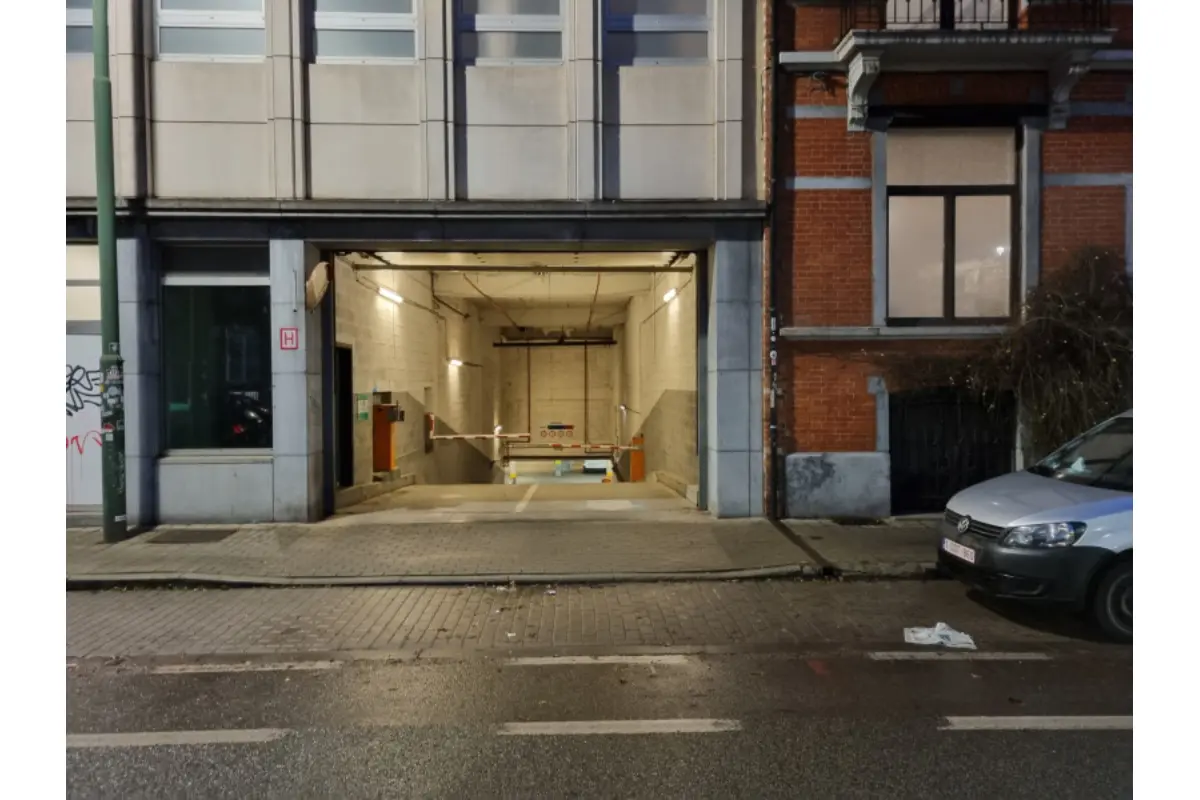 Parking te  huur in Vorst 1190 119.00€  slaapkamers m² - Zoekertje 666750