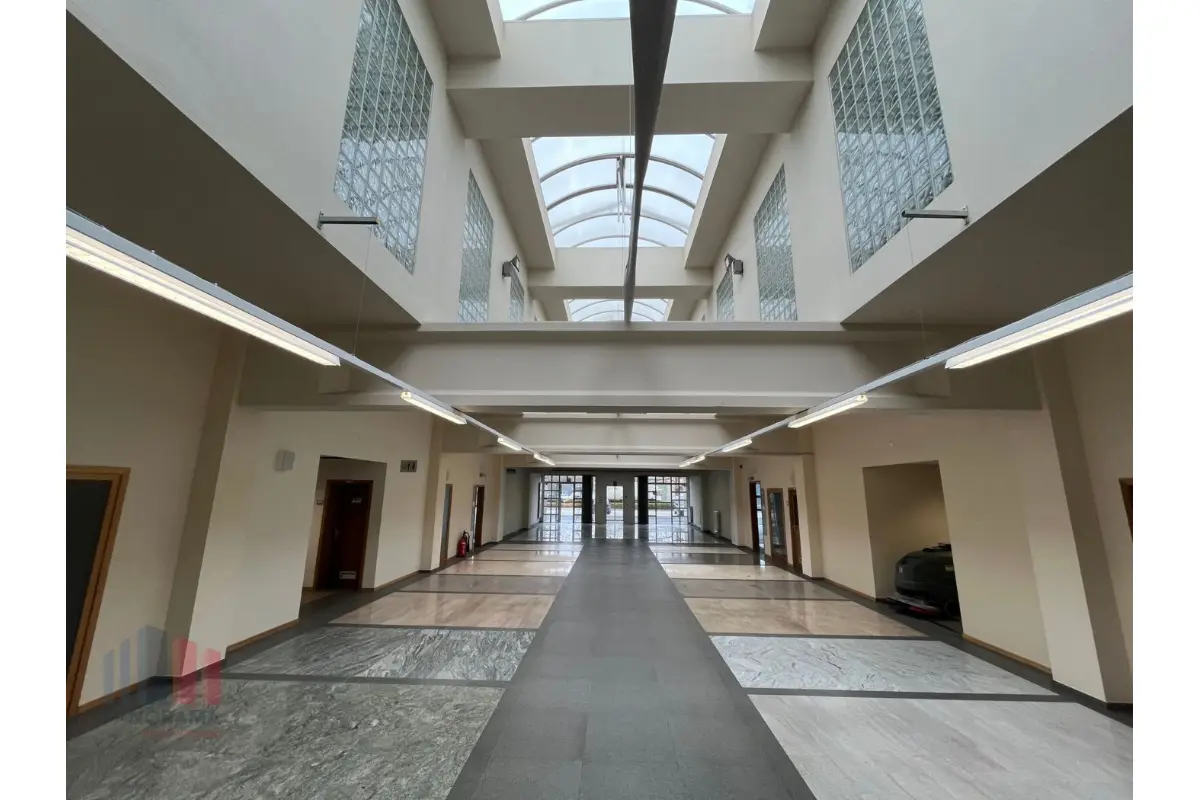 Handelszaak te  huur in Deinze 9800 3227.00€  slaapkamers 704.00m² - Zoekertje 666948