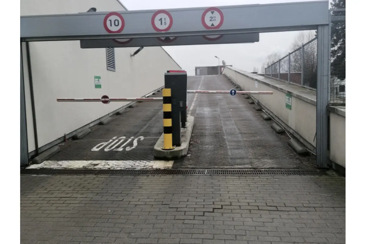 Parking & garage te  huur in Neder-Over-Heembeek 1120 59.00€  slaapkamers m² - Zoekertje 666786