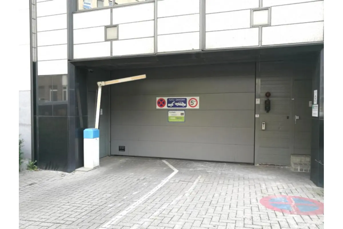 Parking à louer à Ixelles 1050 144.00€  chambres m² - annonce 666589