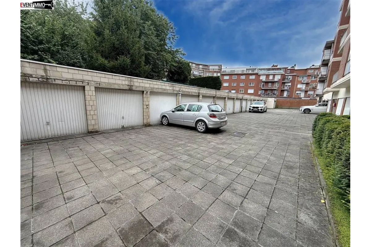 Box te  koop in Sint-Jans-Molenbeek 1080 30000.00€  slaapkamers m² - Zoekertje 667225