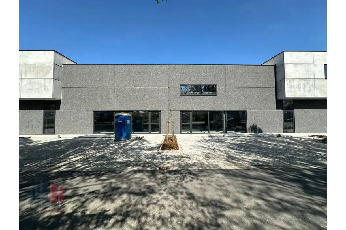 Handelszaak te  huur in Moeskroen 7700 2400.00€  slaapkamers 188.00m² - Zoekertje 667835