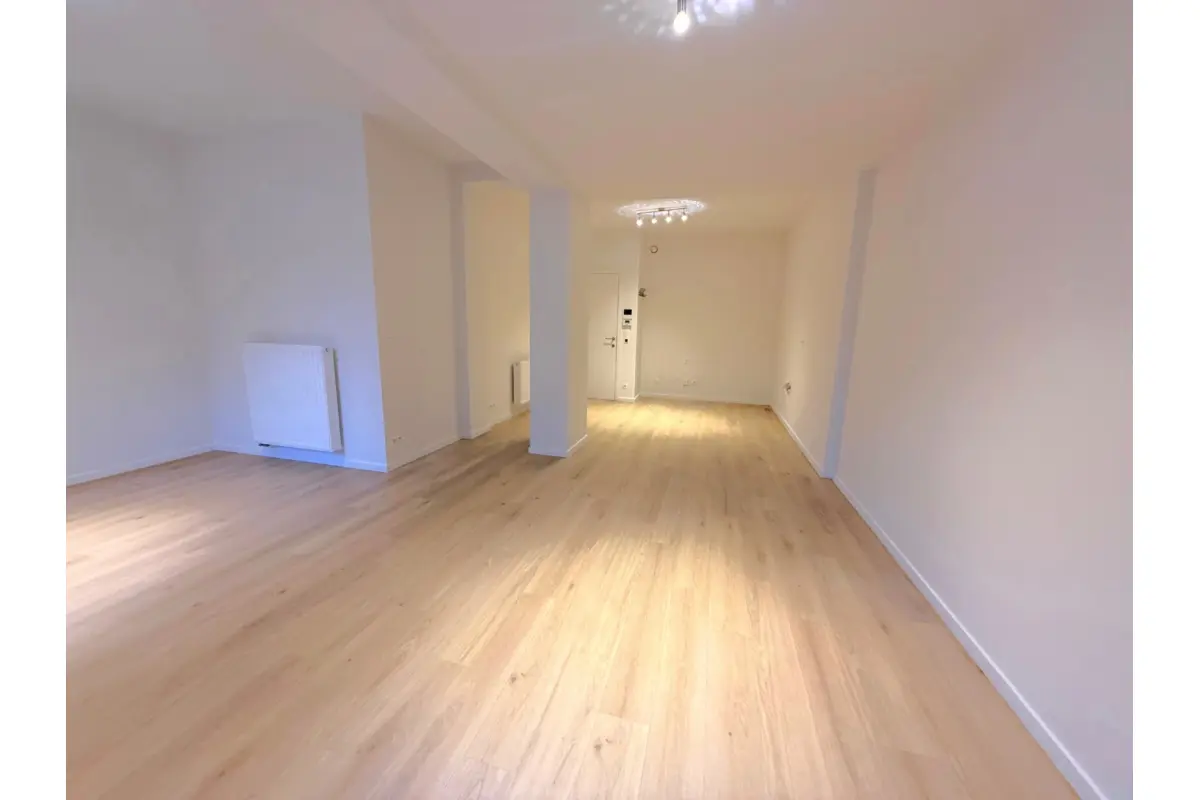 Rez-de-chaussée à louer à Schaerbeek 1030 990.00€ 1 chambres 65.00m² - annonce 667994