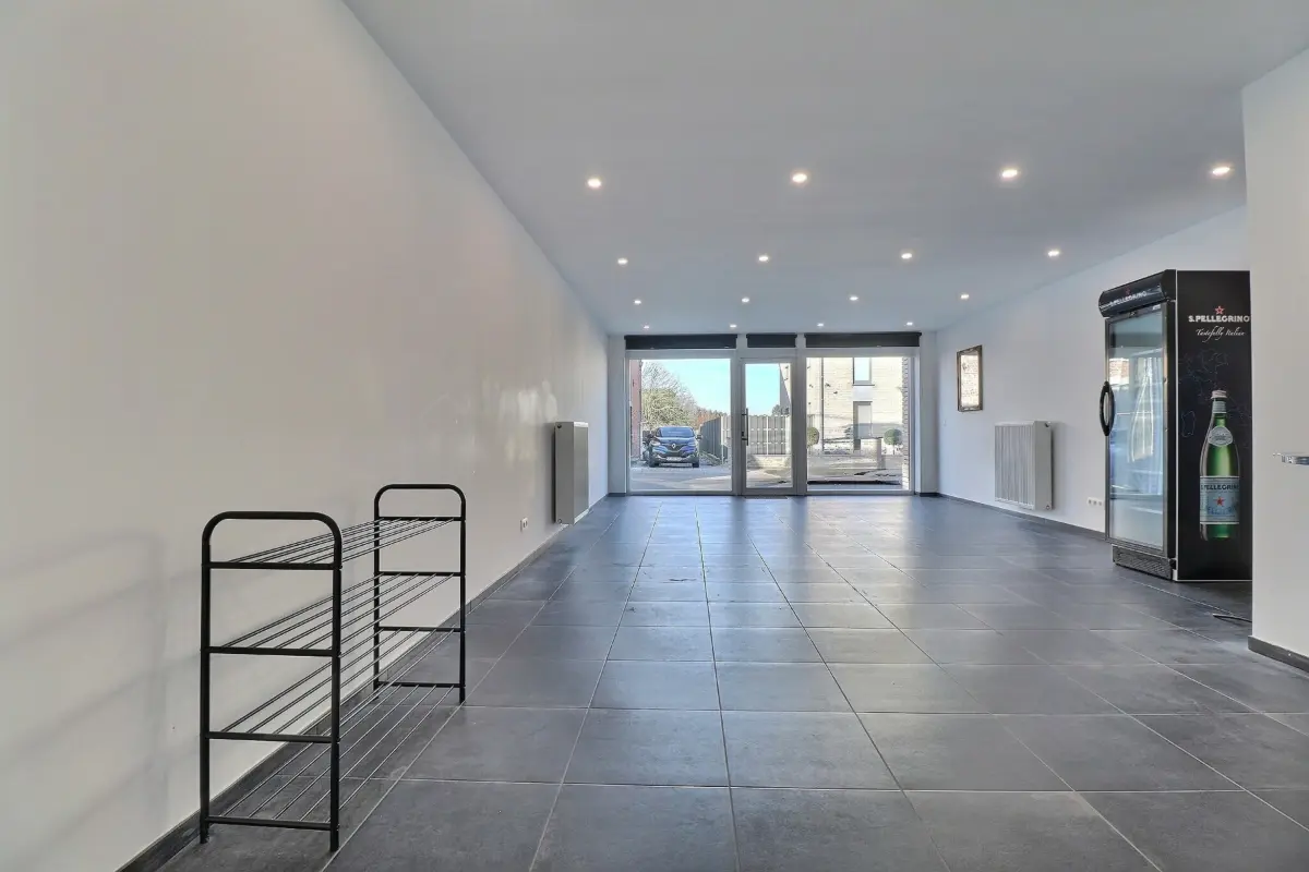 Handelszaak te  huur in Ham-sur-Heure-Nalinnes 6120 1800.00€  slaapkamers 71.00m² - Zoekertje 668727