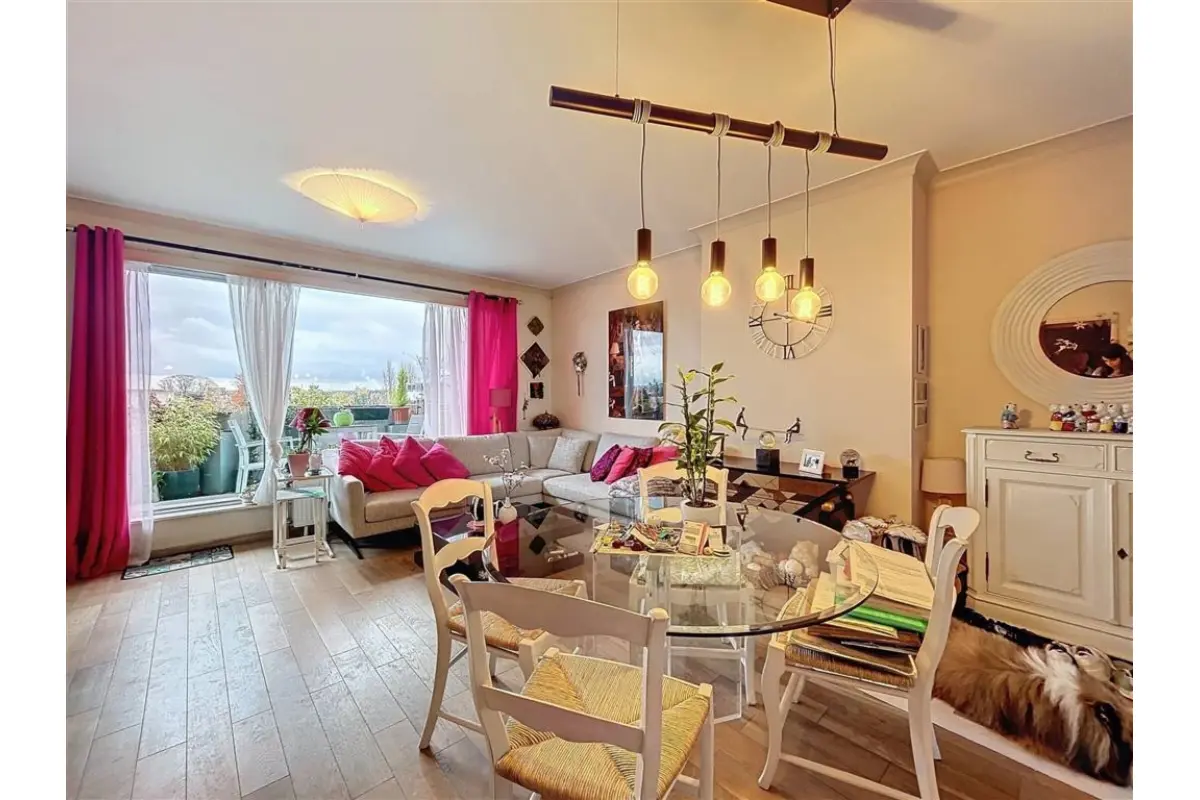 Appartement te  koop in Sint-Jans-Molenbeek 1080 199000.00€ 1 slaapkamers 65.00m² - Zoekertje 668712