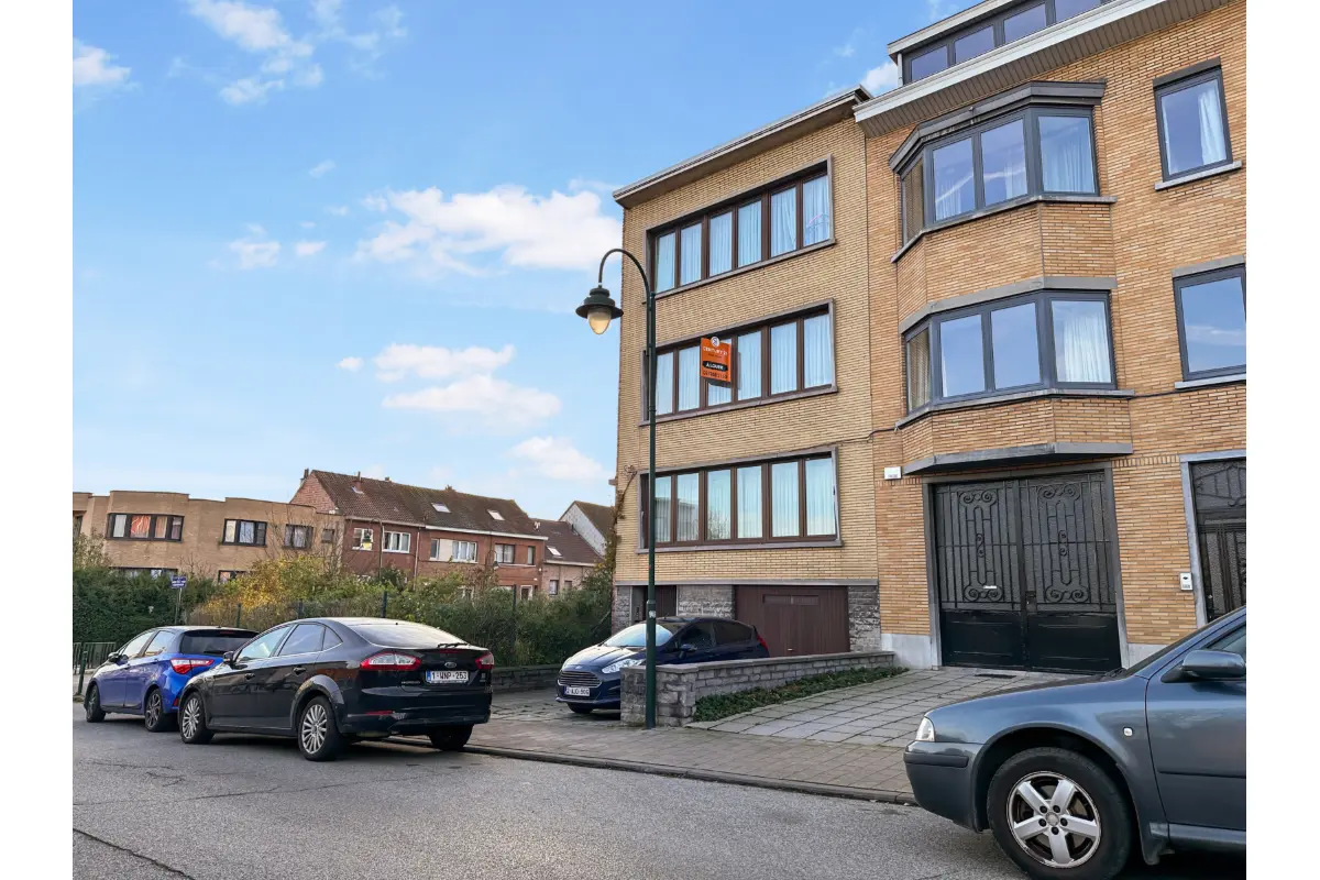 Mixgebouw te  koop in Neder-Over-Heembeek 1120 570000.00€ 3 slaapkamers 200.00m² - Zoekertje 671085
