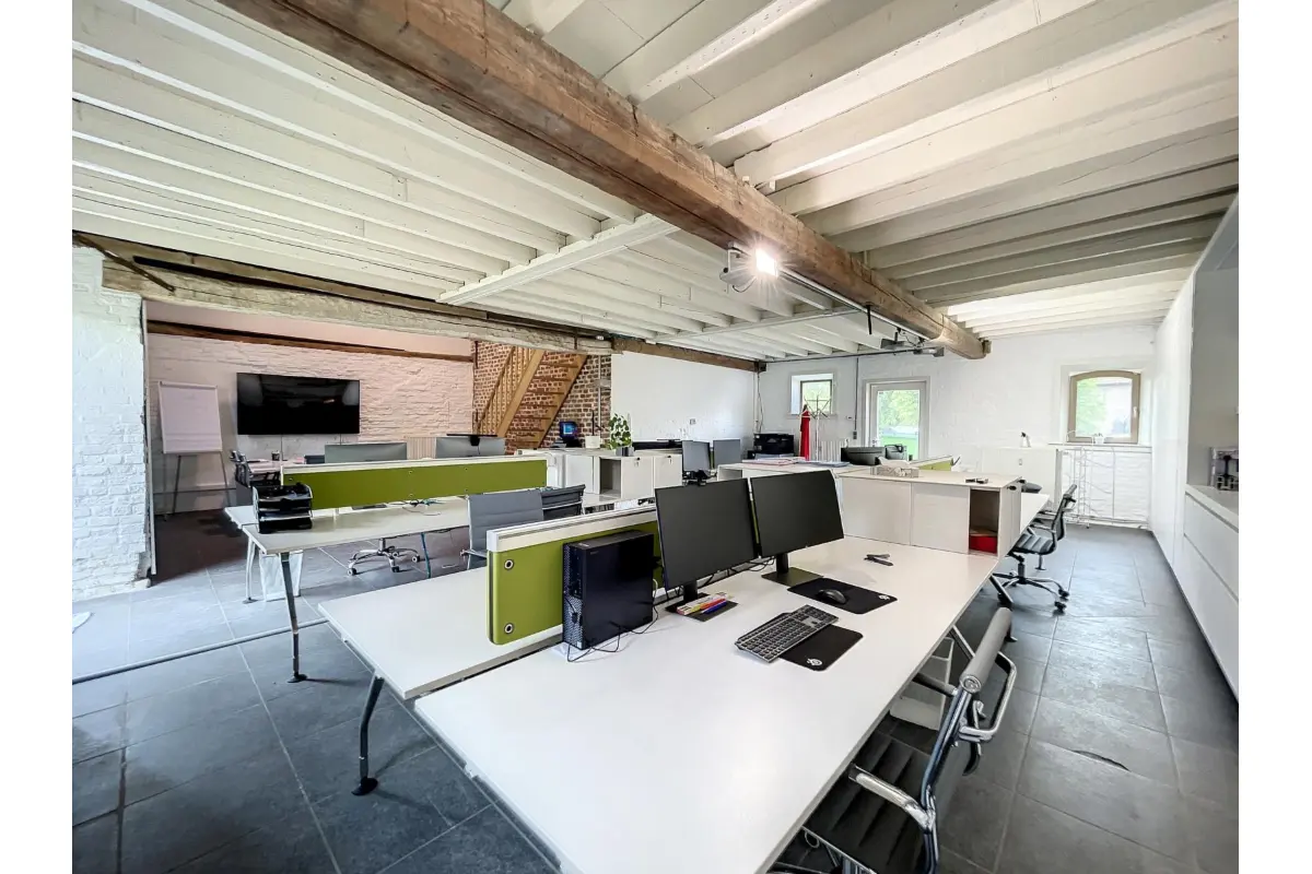 Handelszaak te  huur in Destelbergen 9070 1685.00€  slaapkamers 166.00m² - Zoekertje 669118