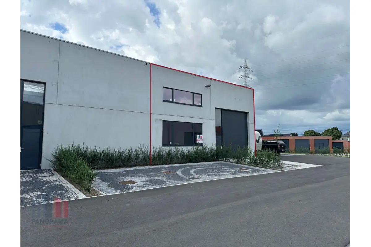 Handelszaak te  koop in Vichte 8570 521646.00€  slaapkamers 360.00m² - Zoekertje 671650