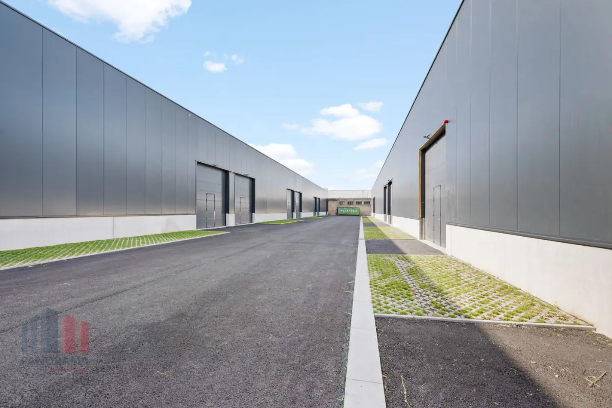 Handelszaak te  koop in Zedelgem 8210 347500.00€  slaapkamers 228.00m² - Zoekertje 671617