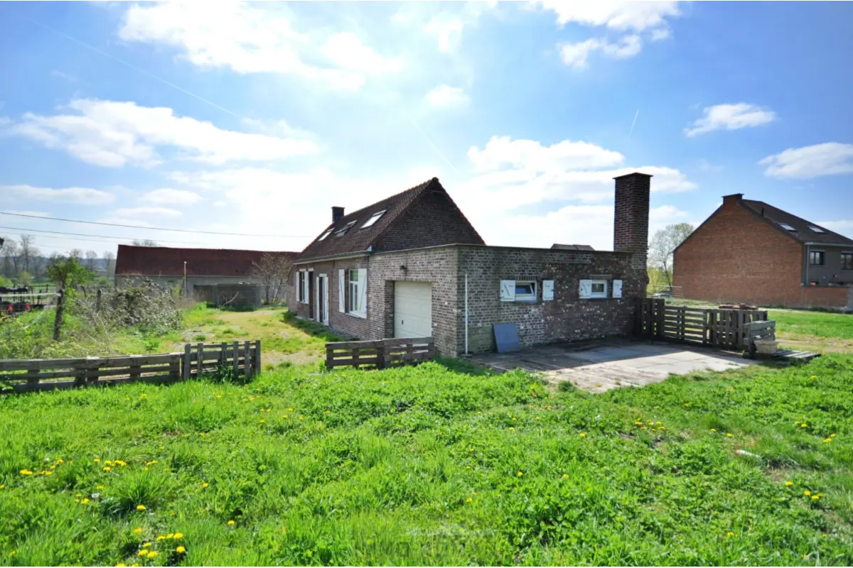 Appartementsgebouw te  koop in Ronse 9600 160000.00€ 3 slaapkamers 101.00m² - Zoekertje 671606