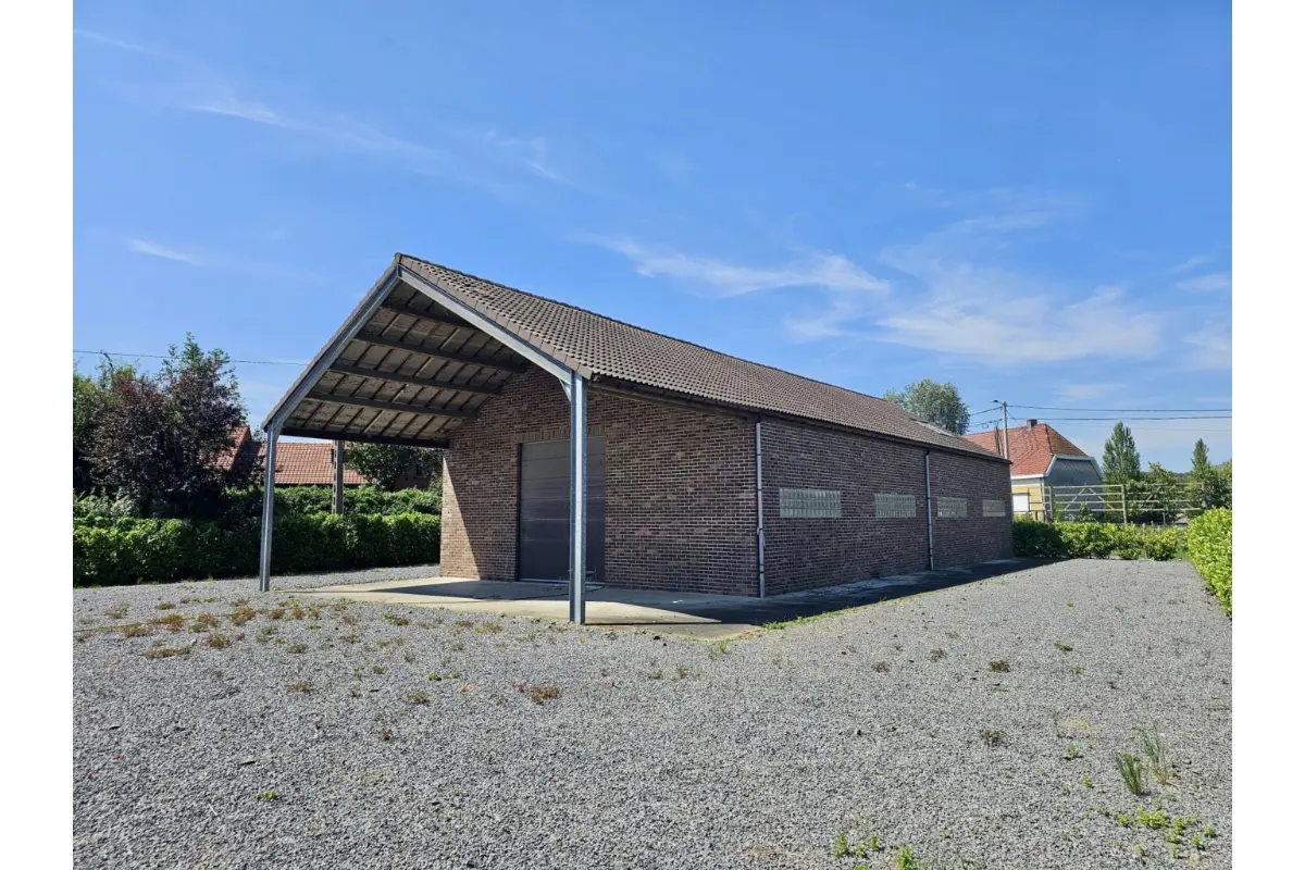 Handelszaak te  in Vloesberg 7880 1200.00€  slaapkamers 250.00m² - Zoekertje 671846