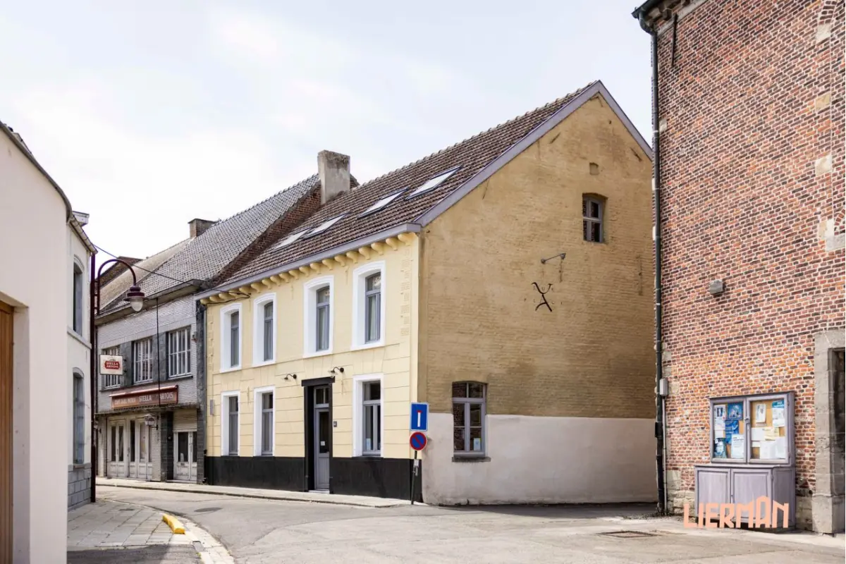 Handelszaak te  koop in Bever 1547 749000.00€  slaapkamers m² - Zoekertje 671593