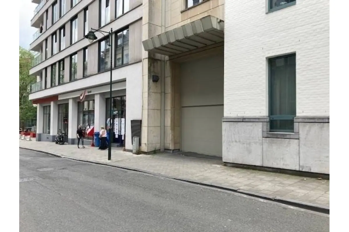 Parking à louer à Bruxelles 1000 100.00€  chambres m² - annonce 672672