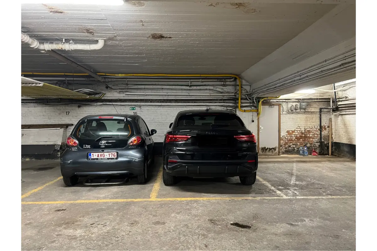 Parking & garage te  huur in Brussel 1000 175.00€  slaapkamers m² - Zoekertje 672406