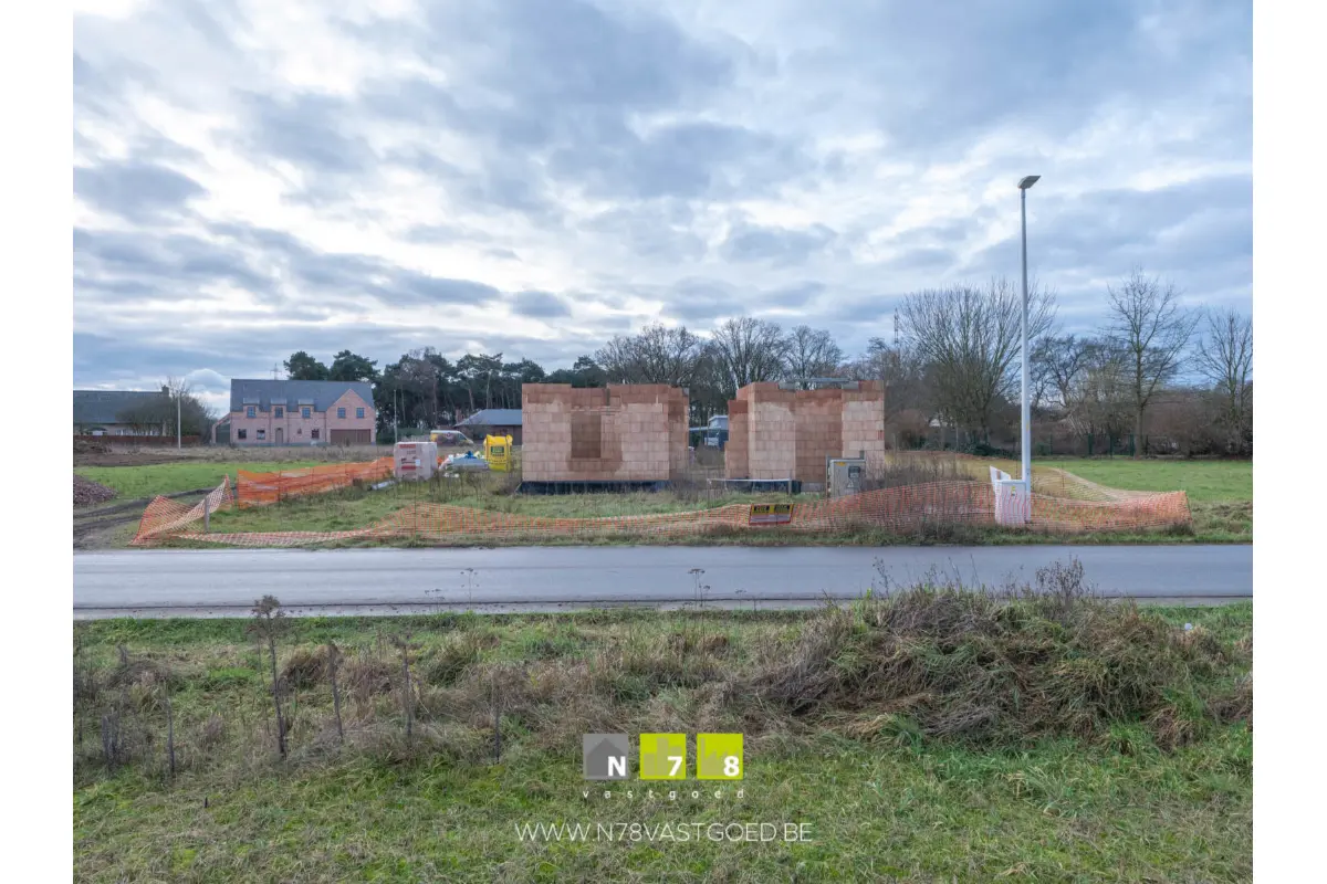 Grond te  koop in Maaseik 3680 195000.00€  slaapkamers m² - Zoekertje 672355