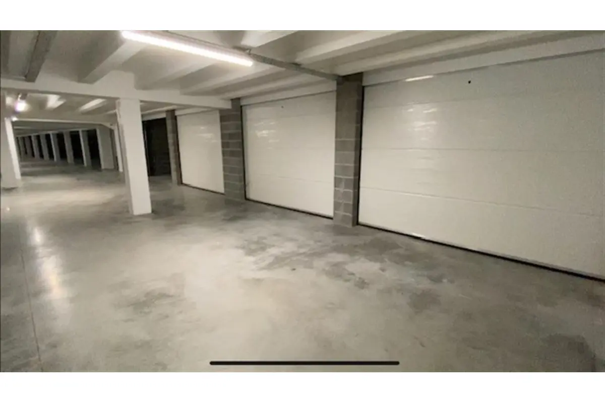 Parking & garage te  huur in Moeskroen 7700 147.99€  slaapkamers m² - Zoekertje 672591