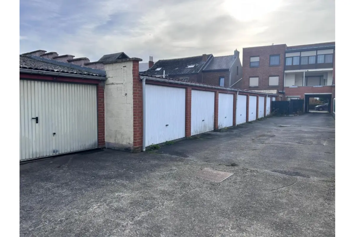 Parking & garage te  koop in Monceau-sur-Sambre 6031 105000.00€  slaapkamers m² - Zoekertje 672788