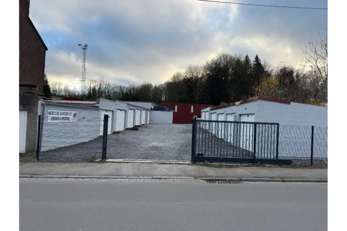 Parking & garage te  koop in Mont-sur-Marchienne 6032 265000.00€  slaapkamers m² - Zoekertje 672801
