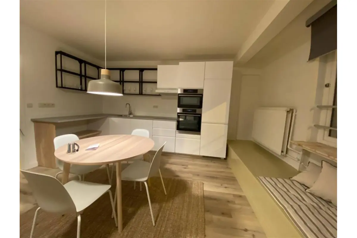 Appartement te  in Brussel 1000 1100.00€ 1 slaapkamers 70.00m² - Zoekertje 672649