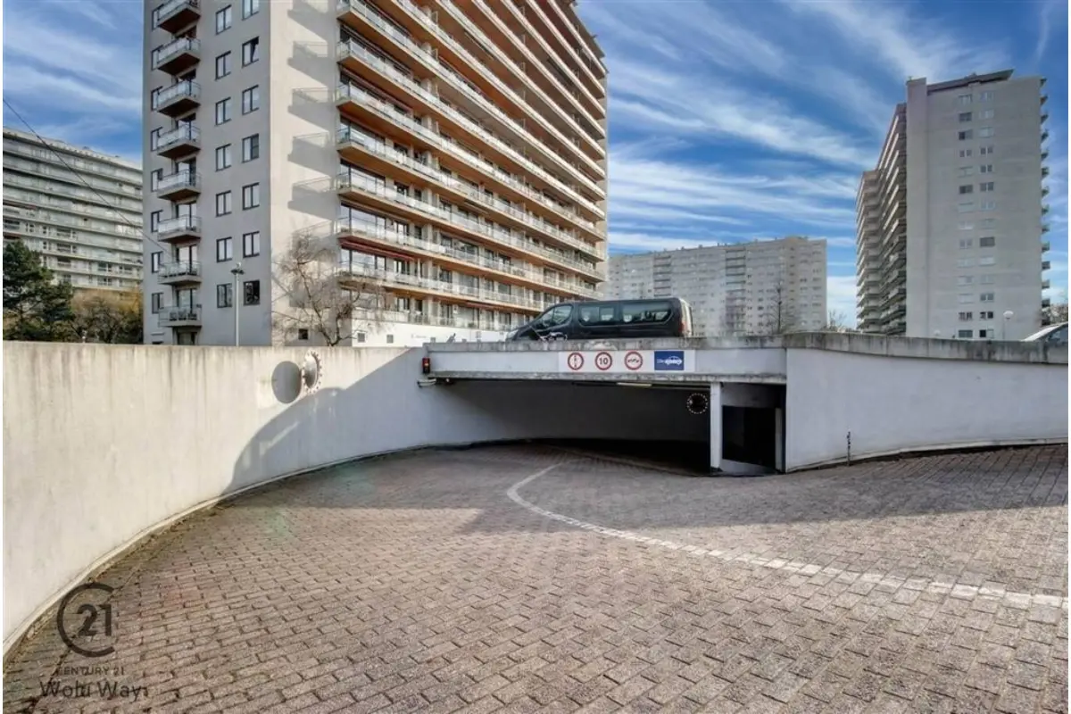 Parking & garage te  koop in Sint-Lambrechts-Woluwe 1200 28000.00€  slaapkamers m² - Zoekertje 672808