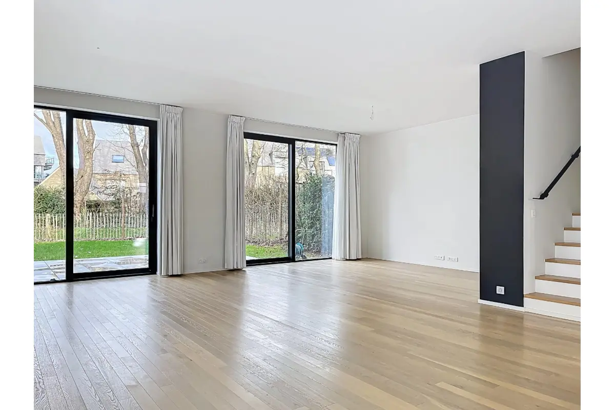 Huis te  huur in Ukkel 1180 3750.00€ 5 slaapkamers 245.00m² - Zoekertje 672966