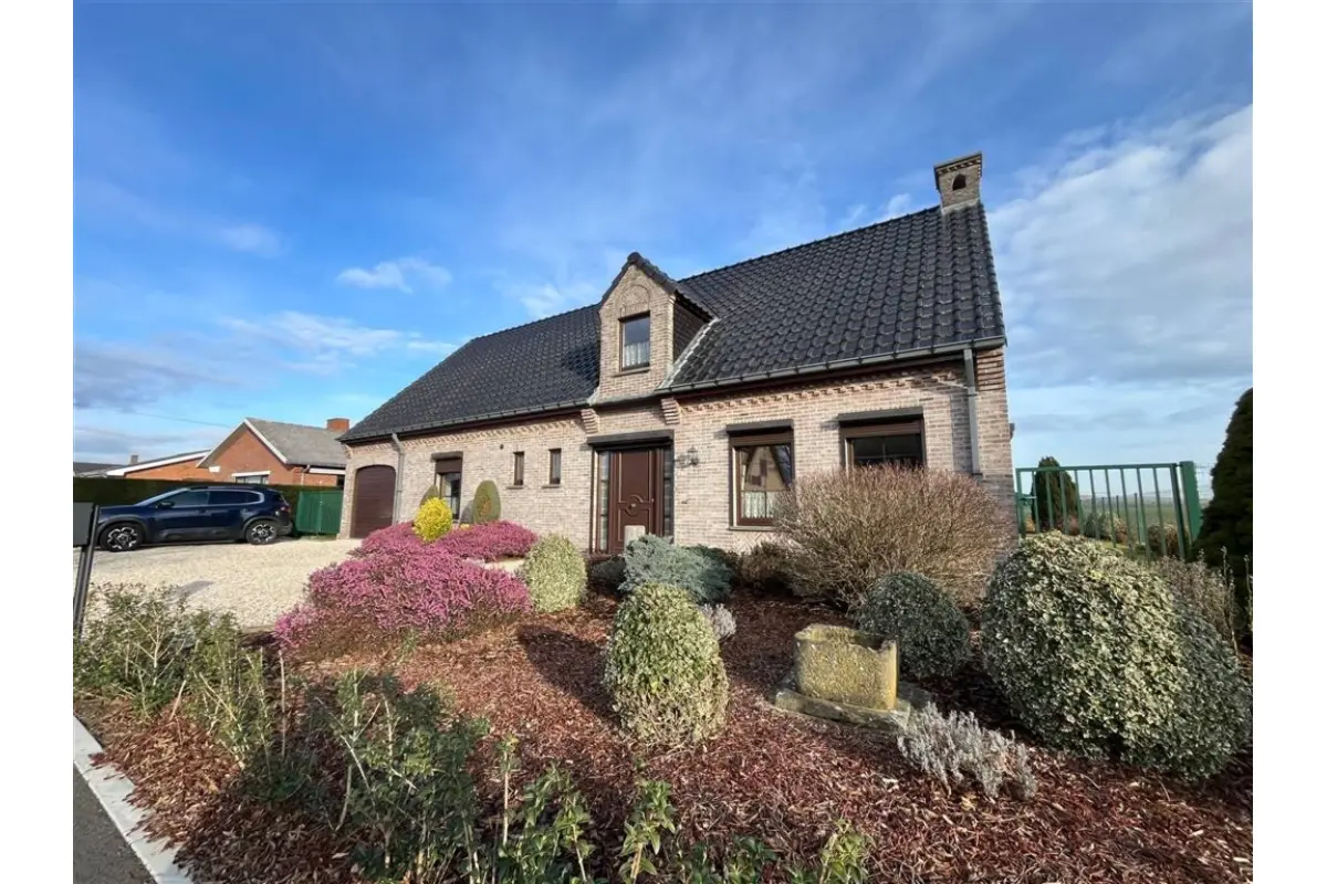 Huis te  huur in Arbre 7811 1200.00€ 3 slaapkamers 200.00m² - Zoekertje 672583