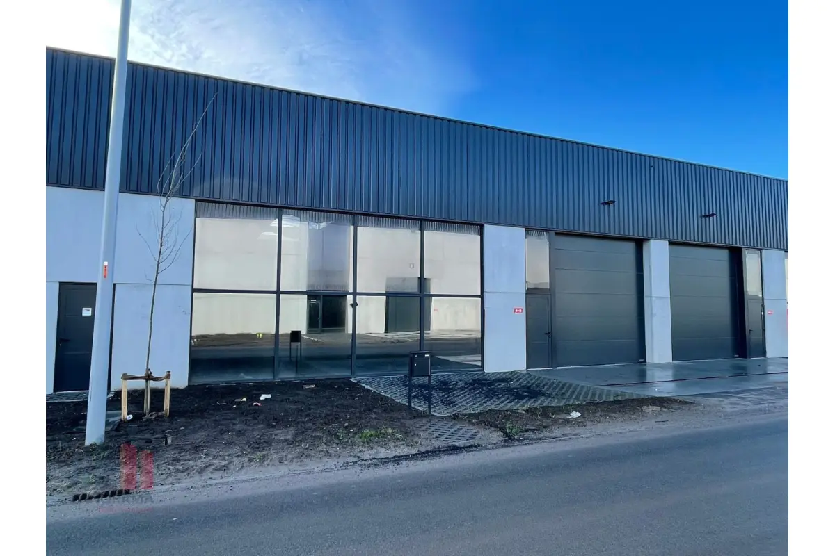 Handelszaak te  koop in Oostkamp 8020 658836.00€  slaapkamers 549.00m² - Zoekertje 673571