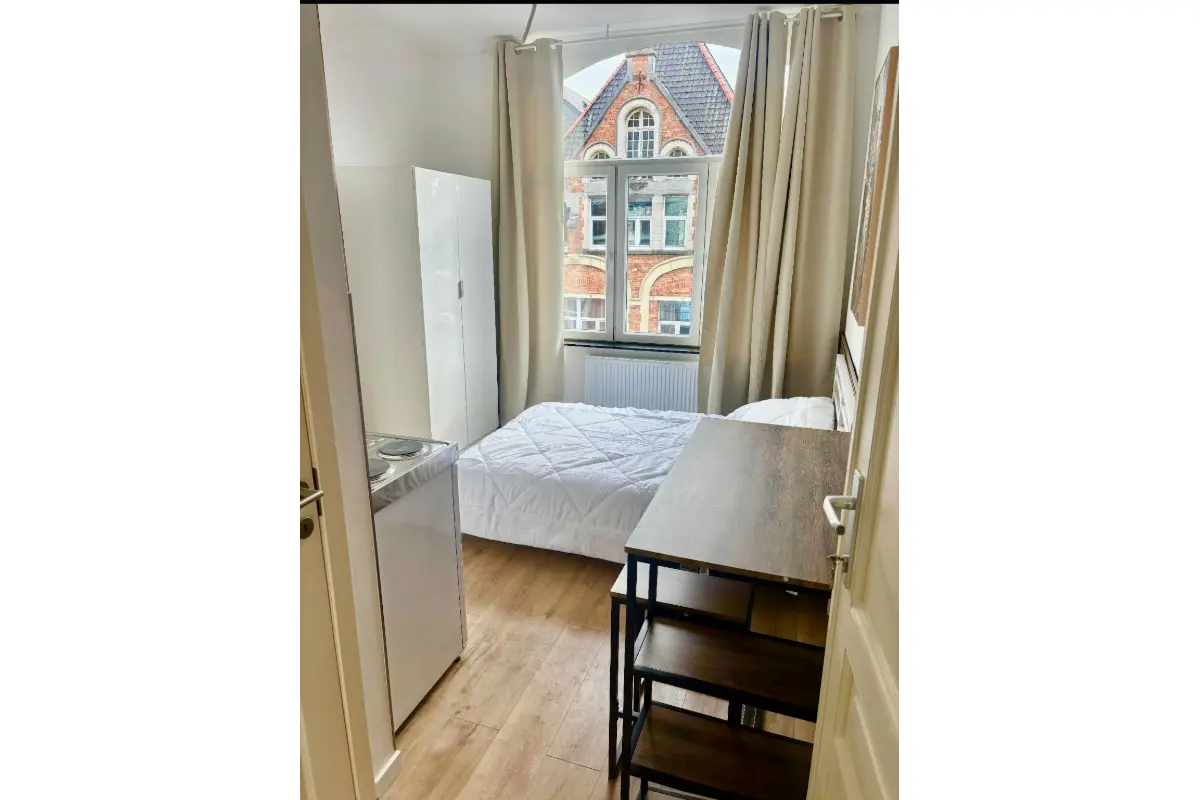 Huis te  huur in Anderlecht 1070 700.00€  slaapkamers m² - Zoekertje 673401