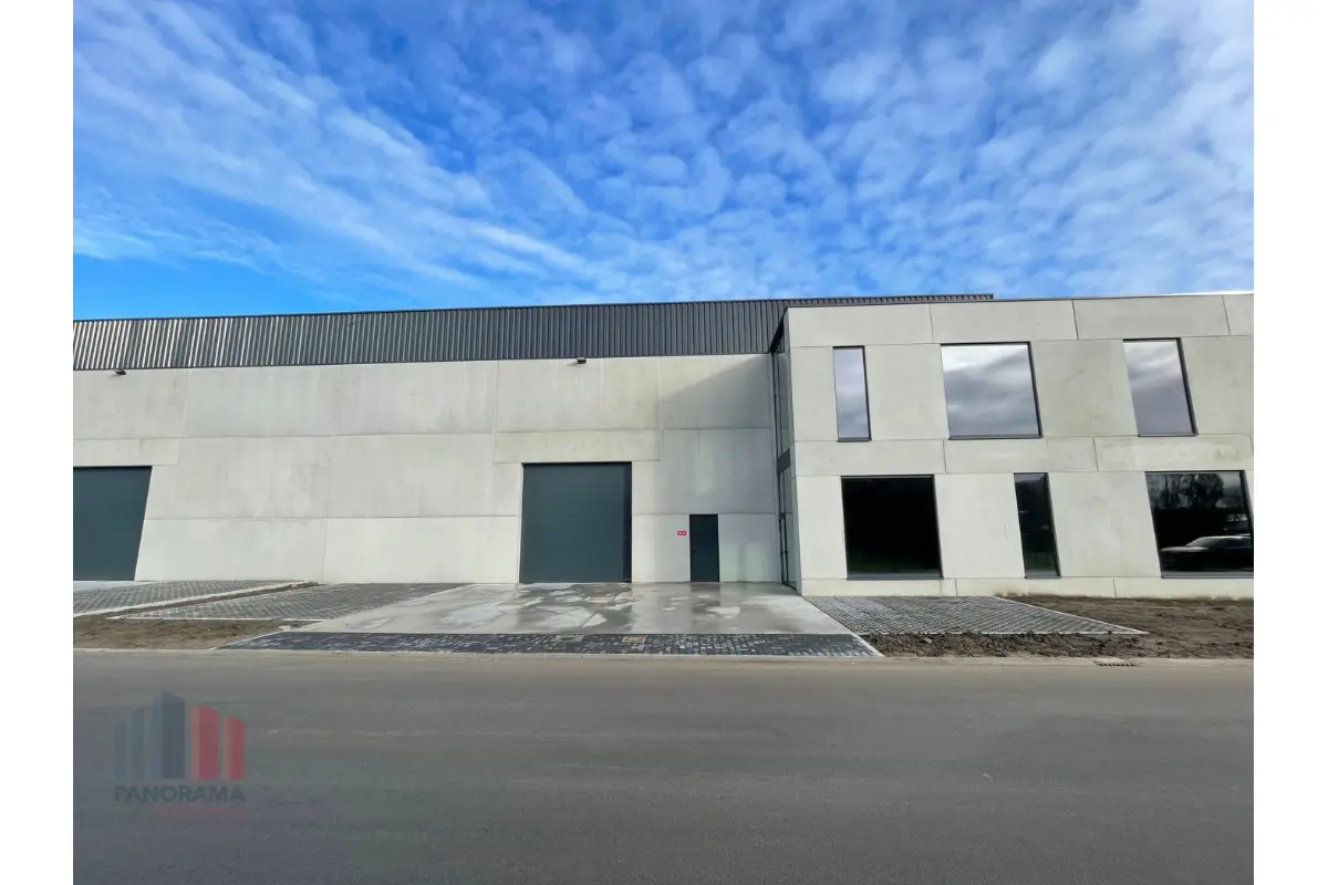 Handelszaak te  koop in Oostkamp 8020 1199979.00€  slaapkamers 1043.00m² - Zoekertje 673574