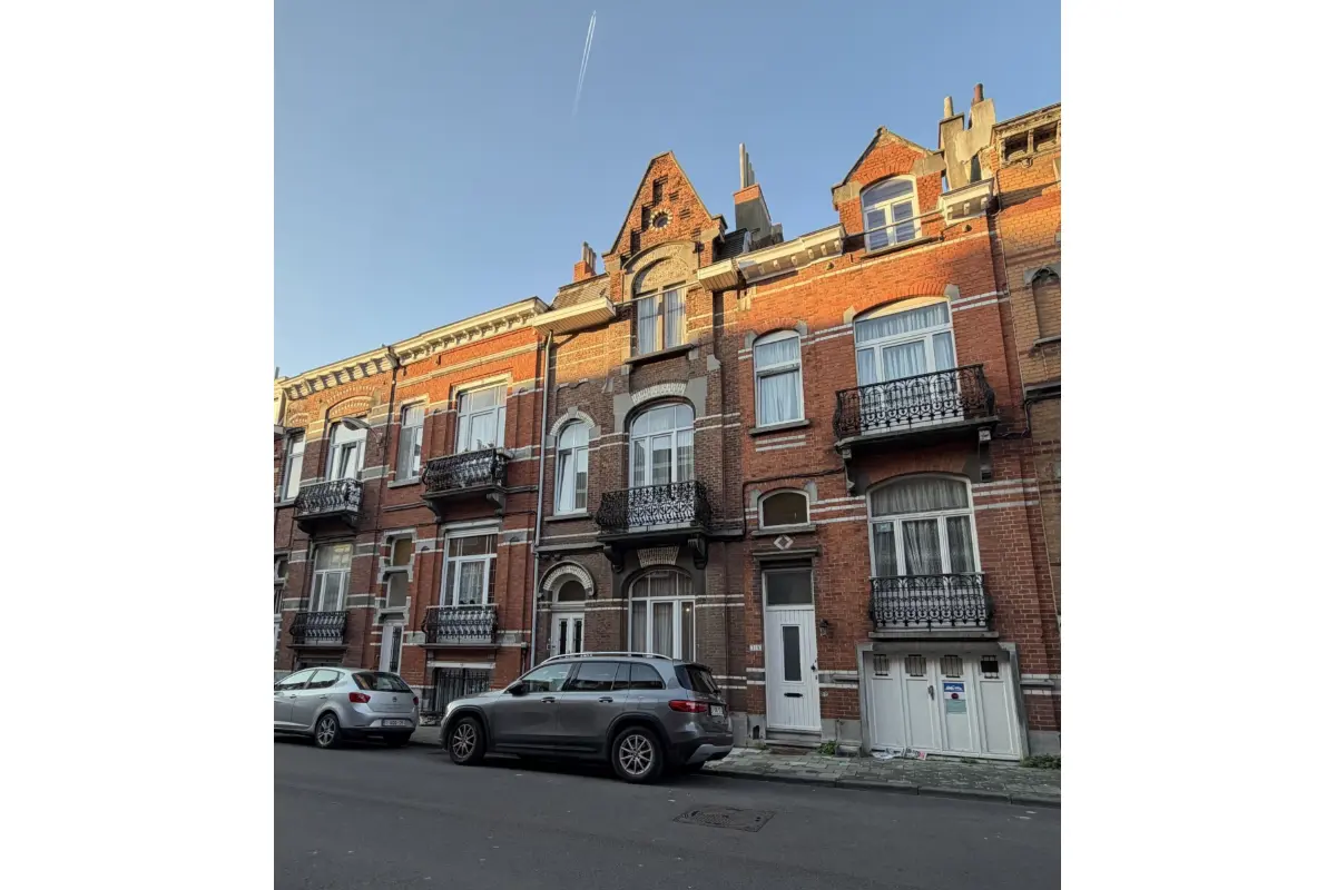 Huis te  koop in Schaarbeek 1030 365000.00€ 4 slaapkamers 230.00m² - Zoekertje 674306