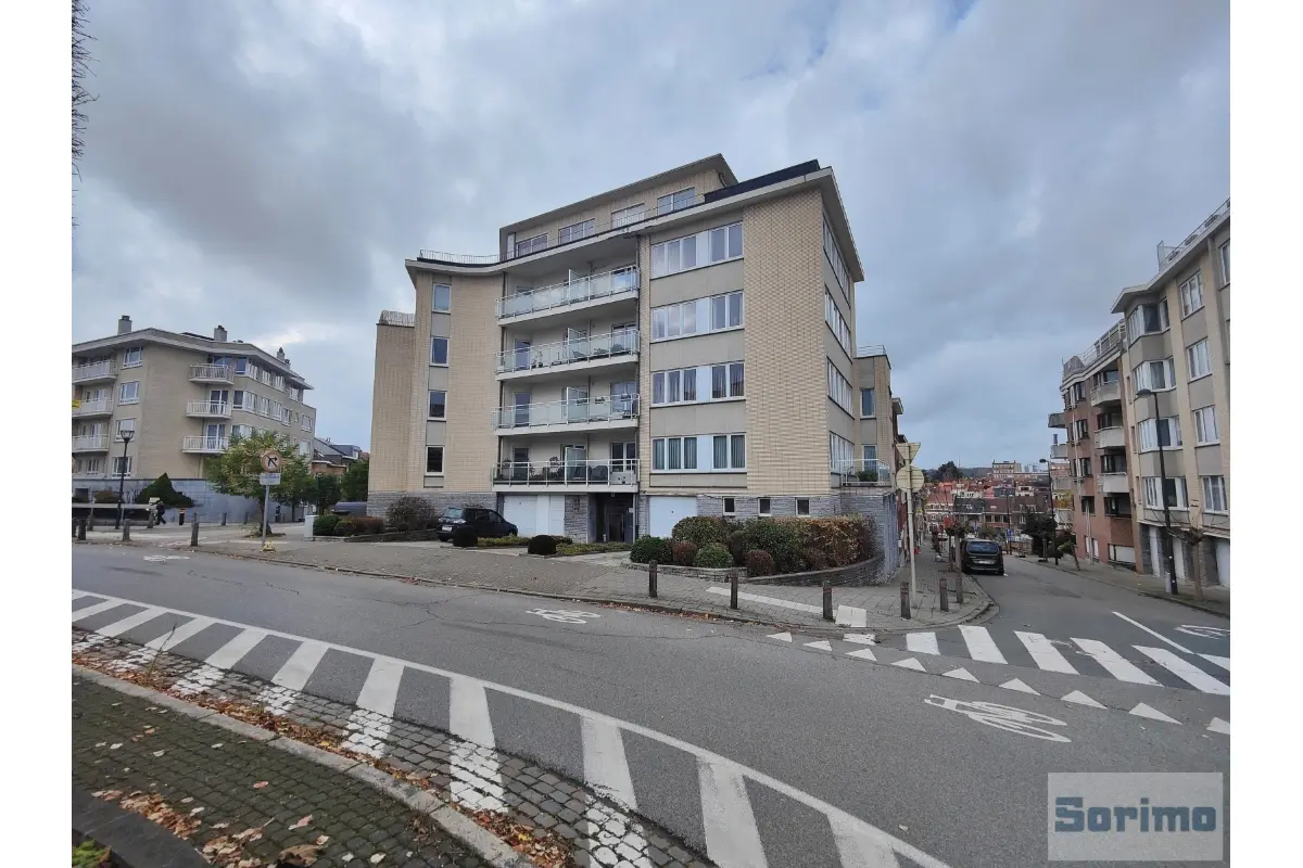 Appartement à  à Woluwe-Saint-Lambert 1200 1400.00€ 2 chambres 90.00m² - annonce 673779