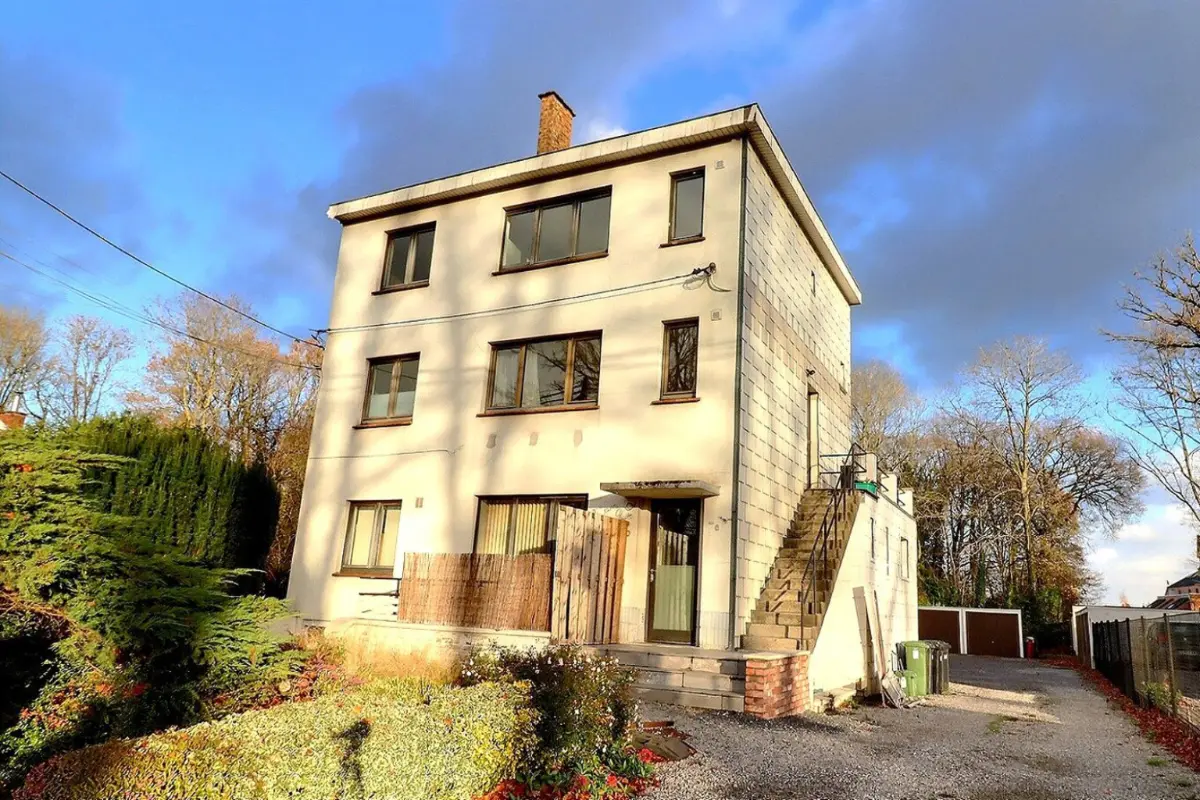 Appartementsgebouw te  koop in Montigny-le-Tilleul 6110 400000.00€ 5 slaapkamers 245.00m² - Zoekertje 674173