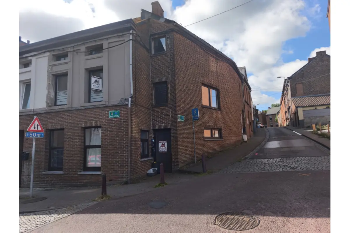 Appartementsgebouw te  koop in Fontaine-l'Evêque 6140 159000.00€ 4 slaapkamers m² - Zoekertje 673767