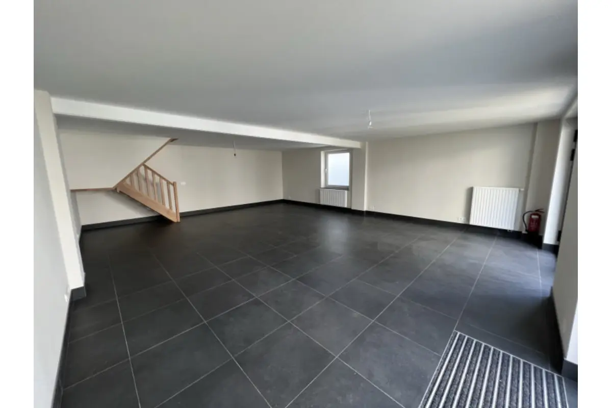 Handelszaak te  in Schaarbeek 1030 1350.00€  slaapkamers 120.00m² - Zoekertje 674253