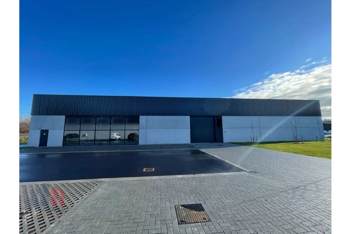 Handelszaak te  koop in Oostkamp 8020 970970.00€  slaapkamers 883.00m² - Zoekertje 673569