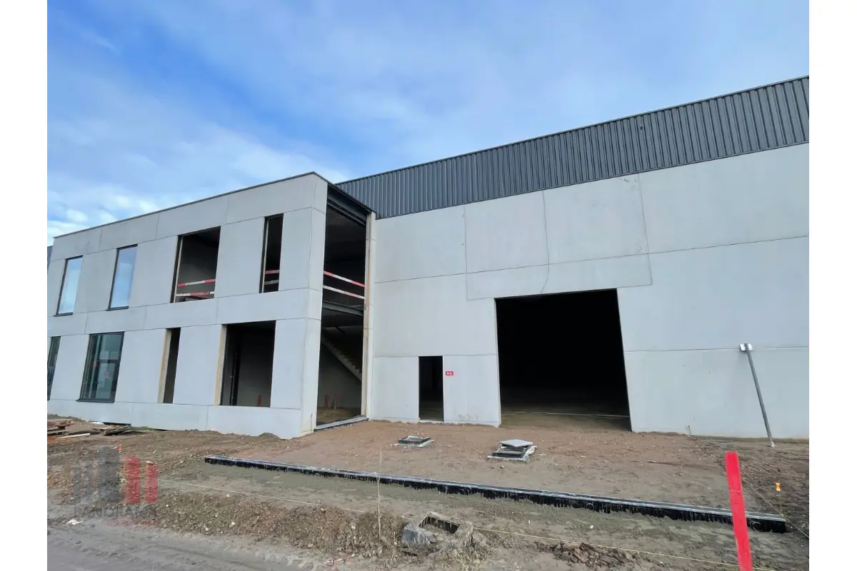 Handelszaak te  koop in Oostkamp 8020 584450.00€  slaapkamers 468.00m² - Zoekertje 673573