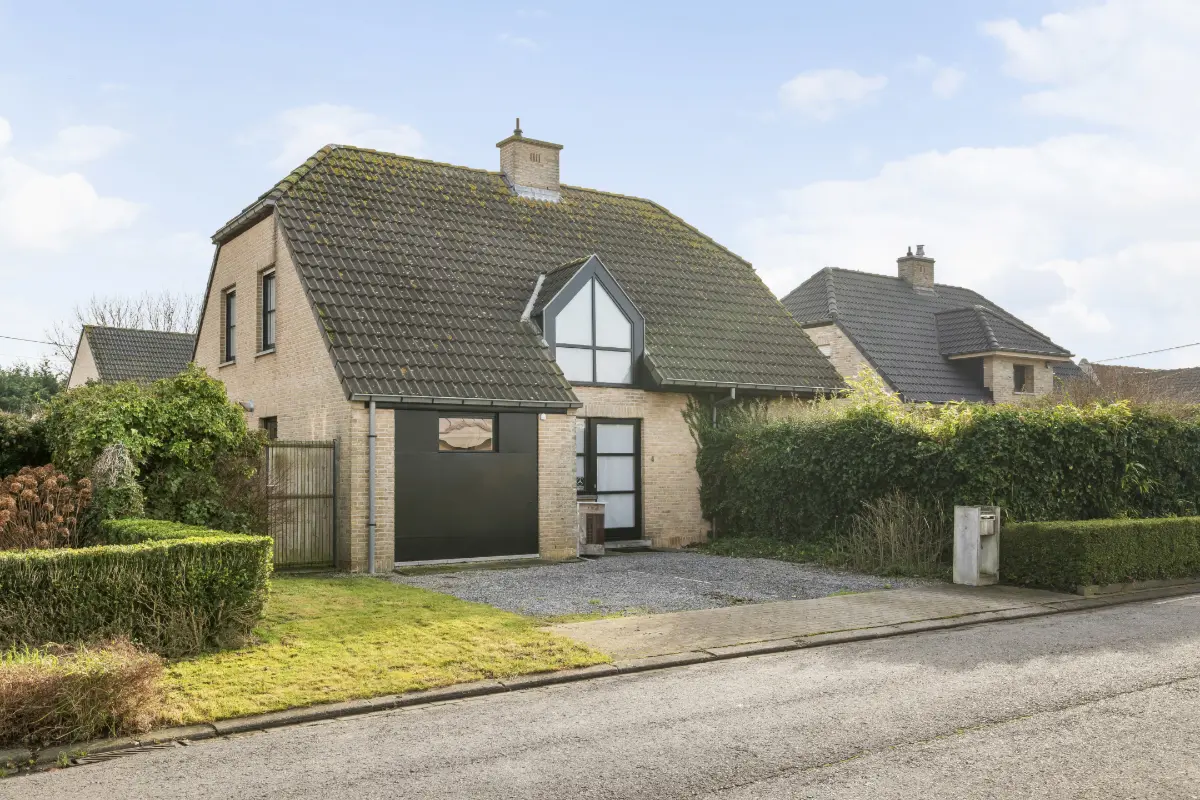 Villa à vendre à Helchin 8587 395000.00€ 4 chambres 160.00m² - annonce 673789