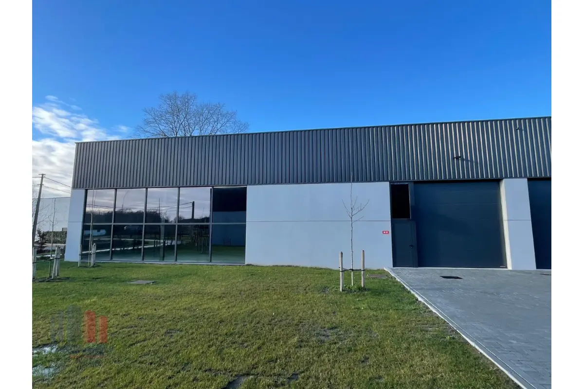 Handelszaak te  koop in Oostkamp 8020 764280.00€  slaapkamers 695.00m² - Zoekertje 673570