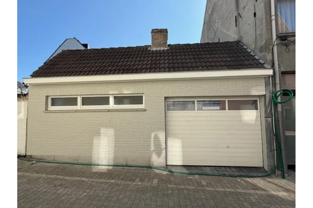 Parking & garage te  koop in Heist-aan-Zee 8301 628000.00€  slaapkamers m² - Zoekertje 674633