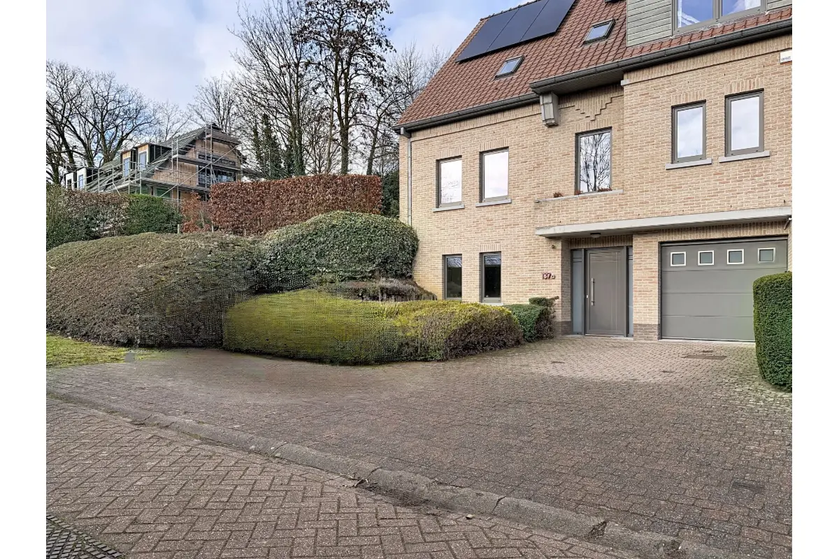 Maison à louer à Uccle 1180 4200.00€ 5 chambres 321.00m² - annonce 674573